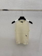 Solid color simple round neck knitted vest