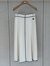 Short-sleeved knit top