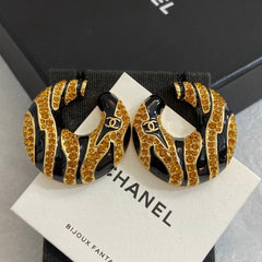 ❤️🔥Limited edition❤️🔥26FW New Limited-Edition Zebra-Print Double-C Stud Earrings