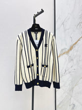 26FW New Vertical-Stripe V-Neck Long-Sleeve Knit Cardigan 🖤