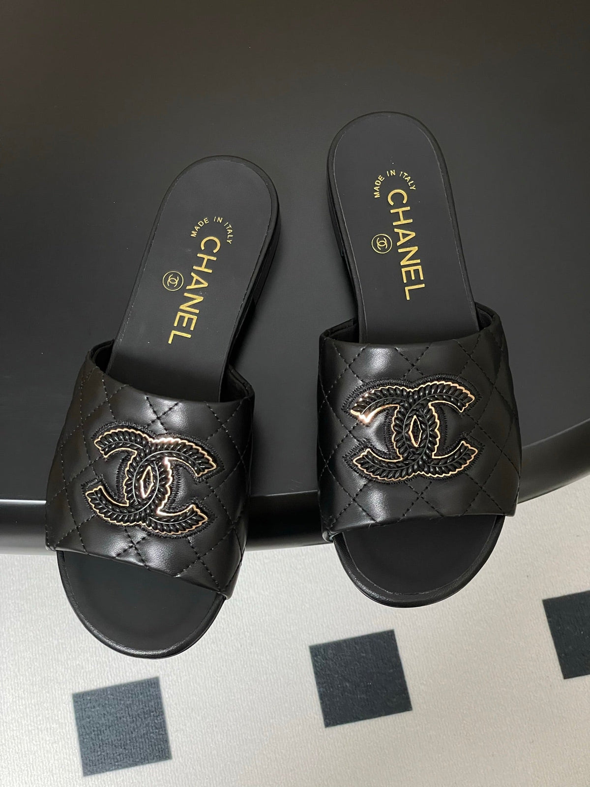 Diamond-patterned flip-flops