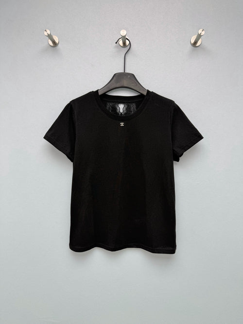 26 New Style: Short-Sleeve T-Shirt with Lace Cutout Back