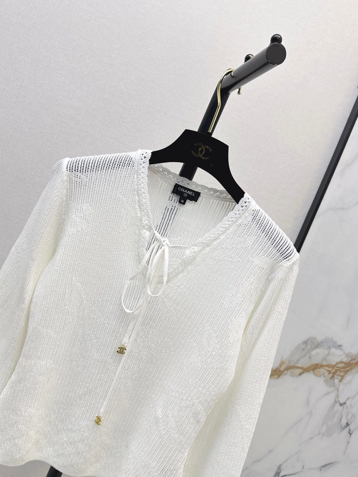 Chanel / 26 Early Autumn Latest Floral Hollow Jacquard V-Neck Knit Top