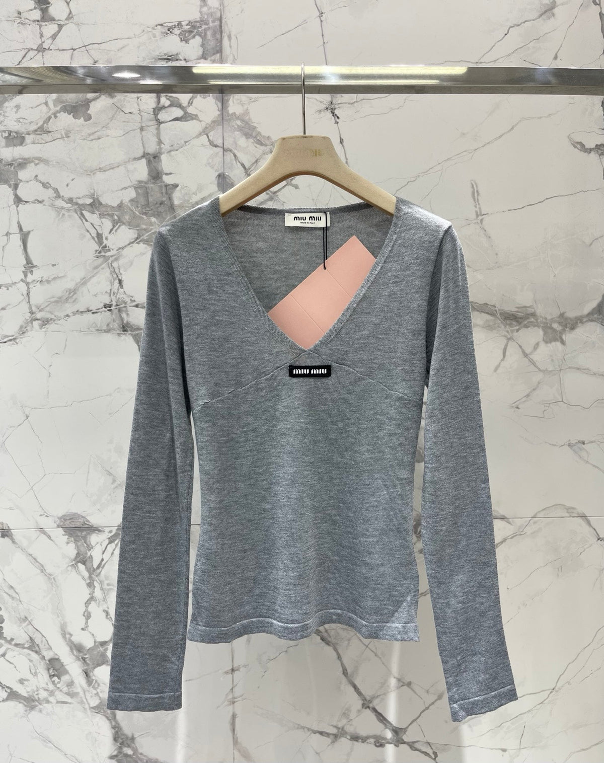 MiuMiu/26 New Early Autumn V-Neck Soft Curved Top