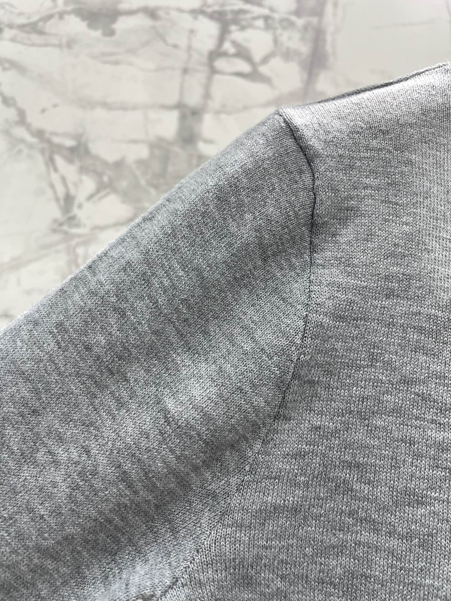 MiuMiu/26 New Early Autumn V-Neck Soft Curved Top