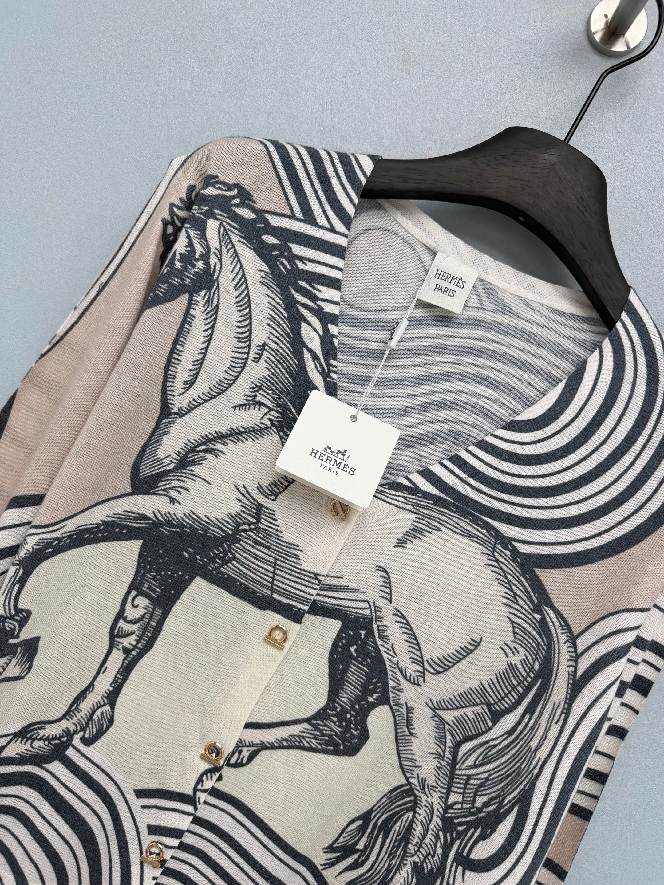 Hermès/26 New Equestrian-Style Lightweight V-Neck Knit Cardigan