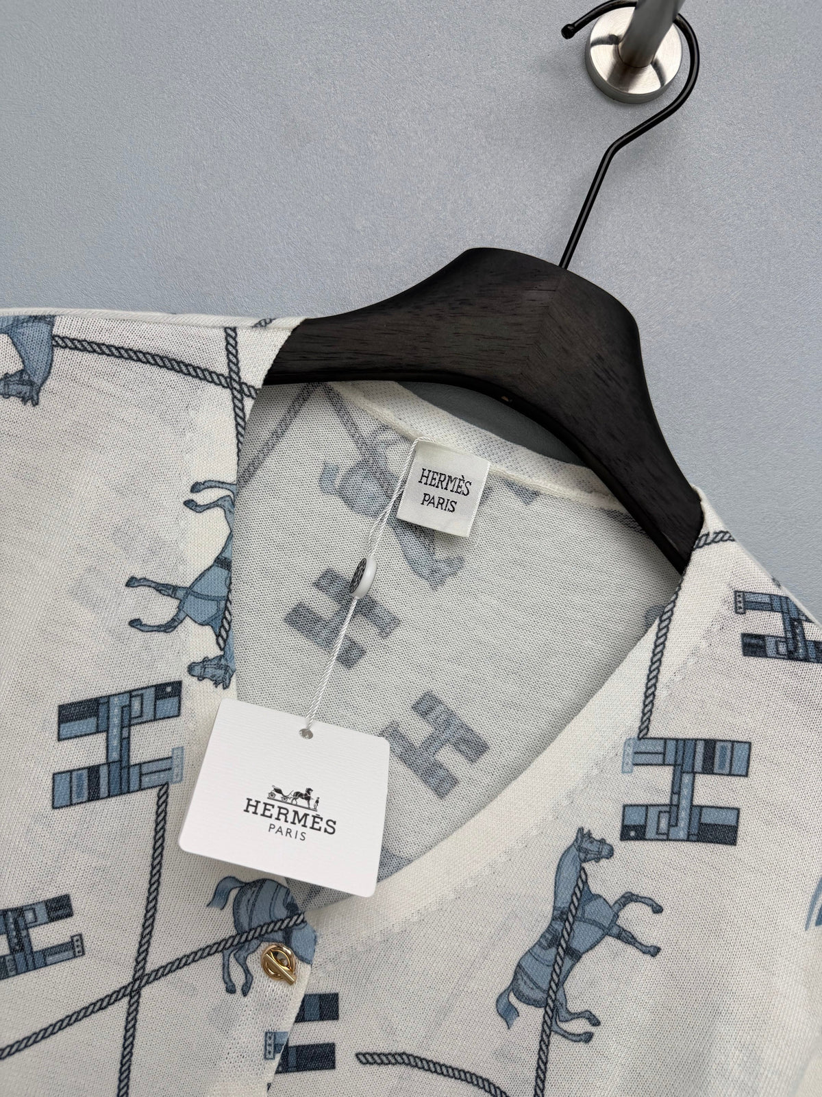 Hermès/26 New Equestrian-Style Lightweight V-Neck Knit Cardigan
