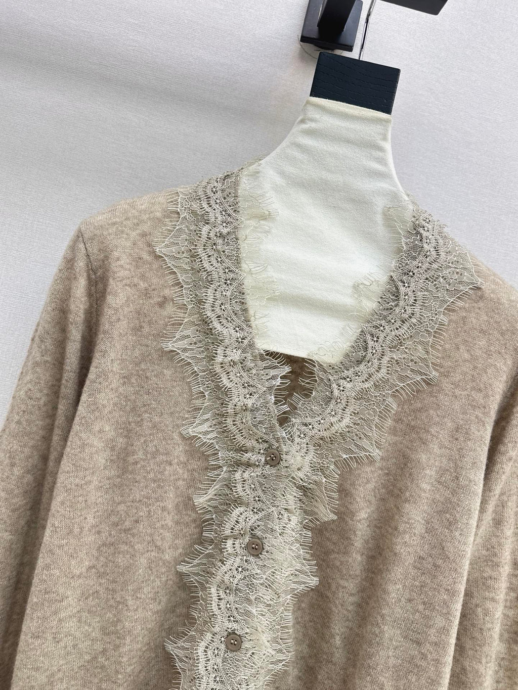 26 Fall/Winter Latest Lace Patchwork Cardigan
