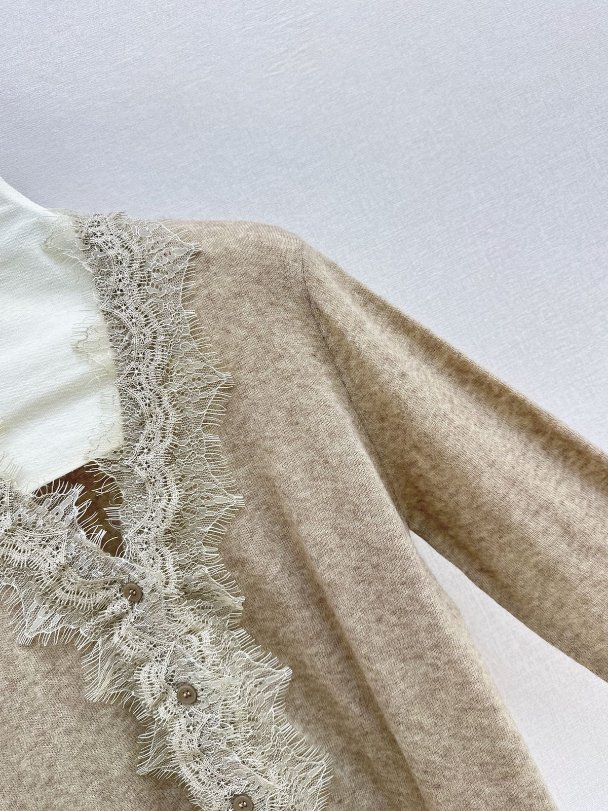 26 Fall/Winter Latest Lace Patchwork Cardigan