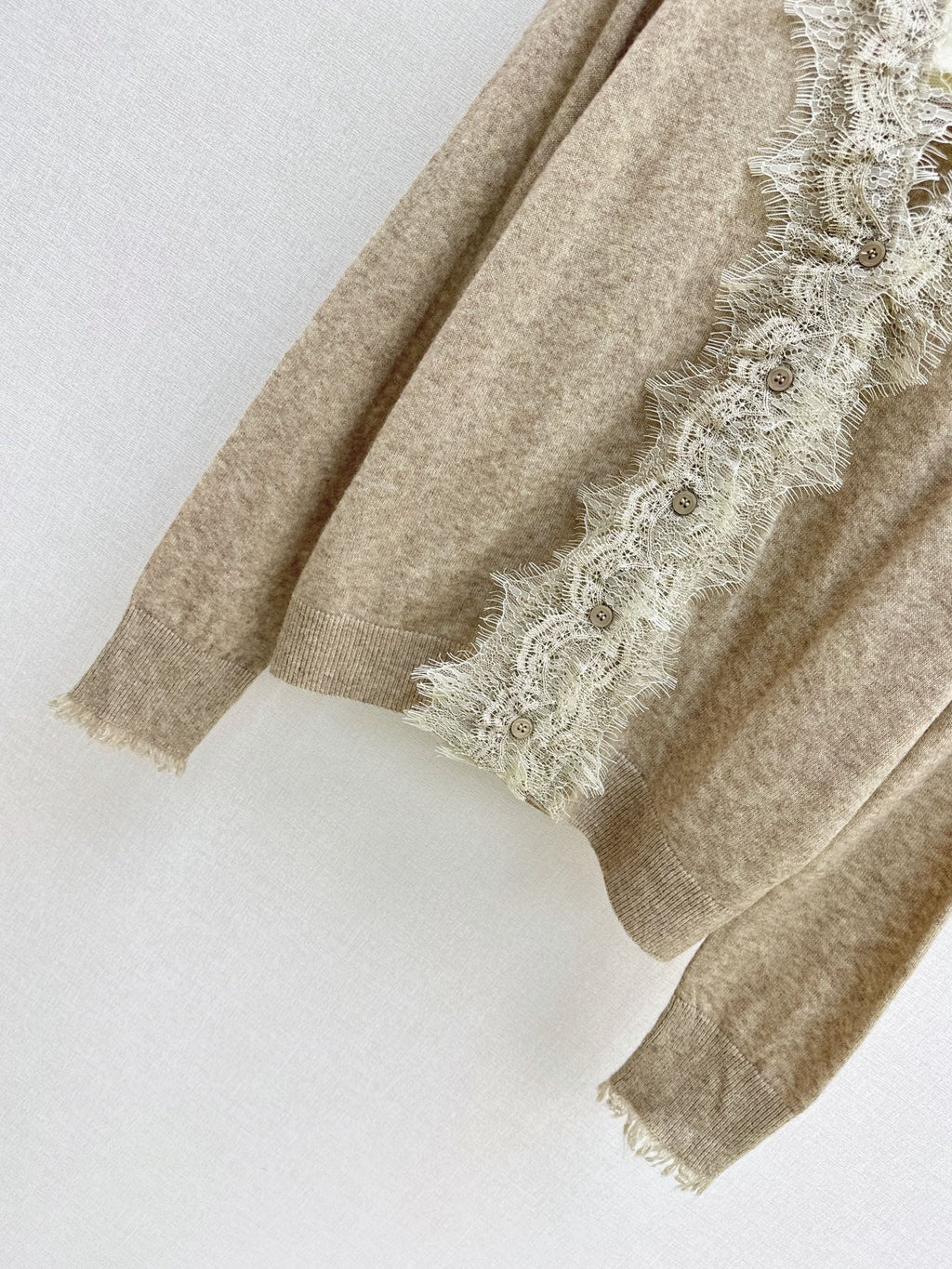 26 Fall/Winter Latest Lace Patchwork Cardigan