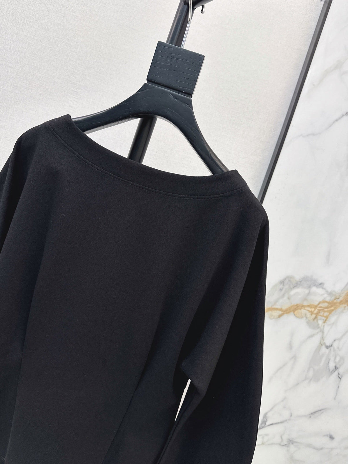 26 Fall/Winter Latest Batwing Sleeve Structured Waist Minimalist Long Sleeve Top