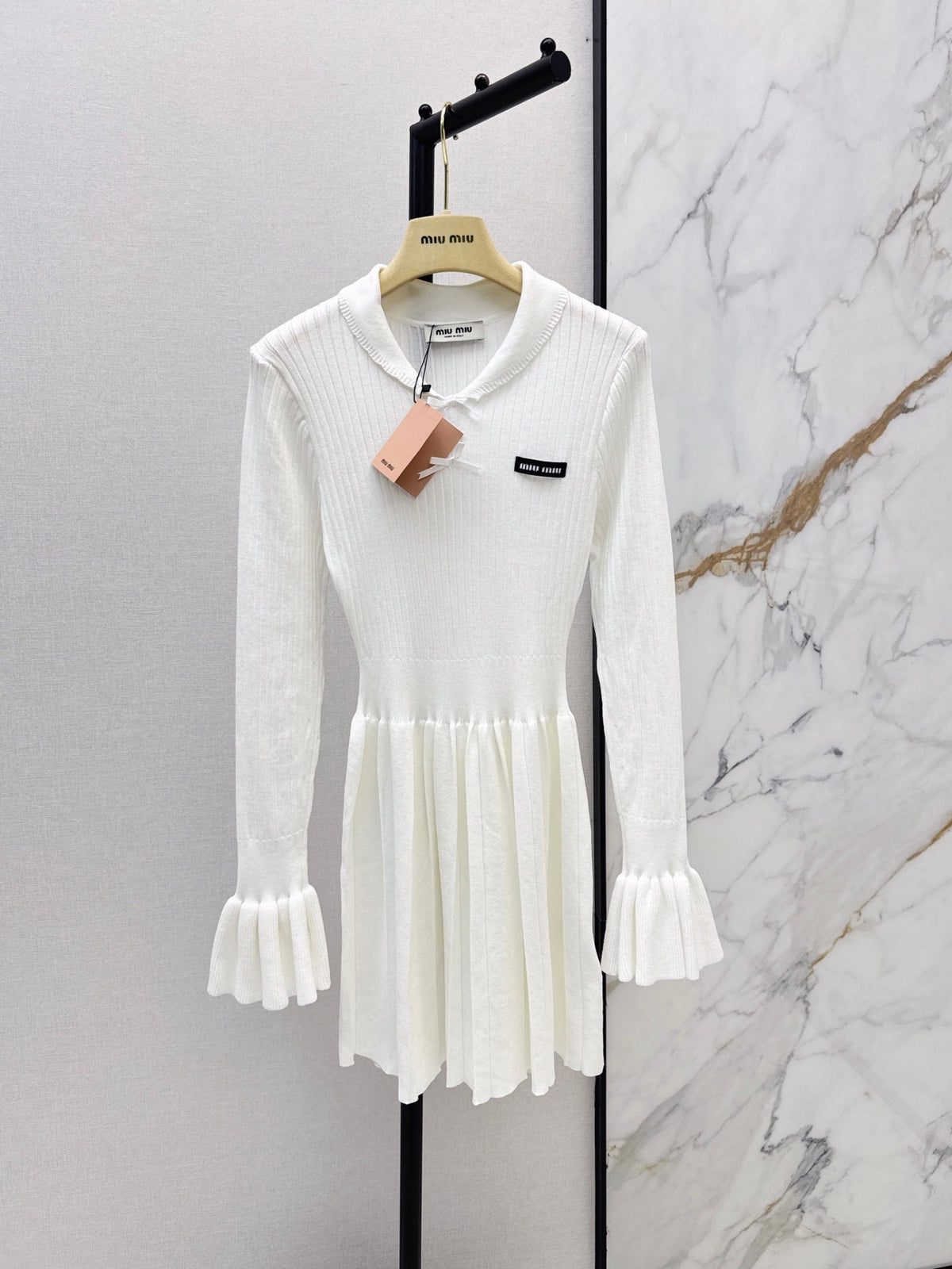 26 Fall/Winter Latest Slim-Fit Knit Dress with Age-Reducing Collared Design