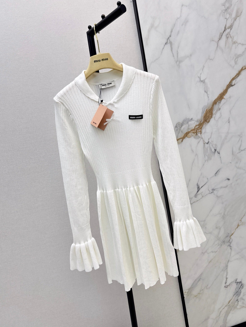 26 Fall/Winter Latest Slim-Fit Knit Dress with Age-Reducing Collared Design