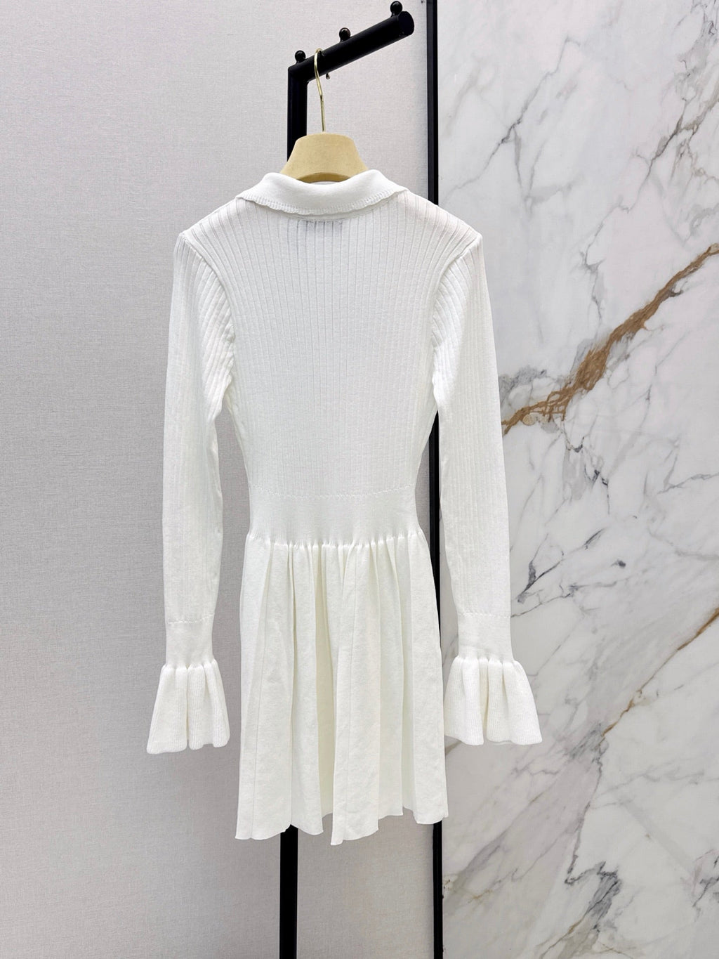 26 Fall/Winter Latest Slim-Fit Knit Dress with Age-Reducing Collared Design