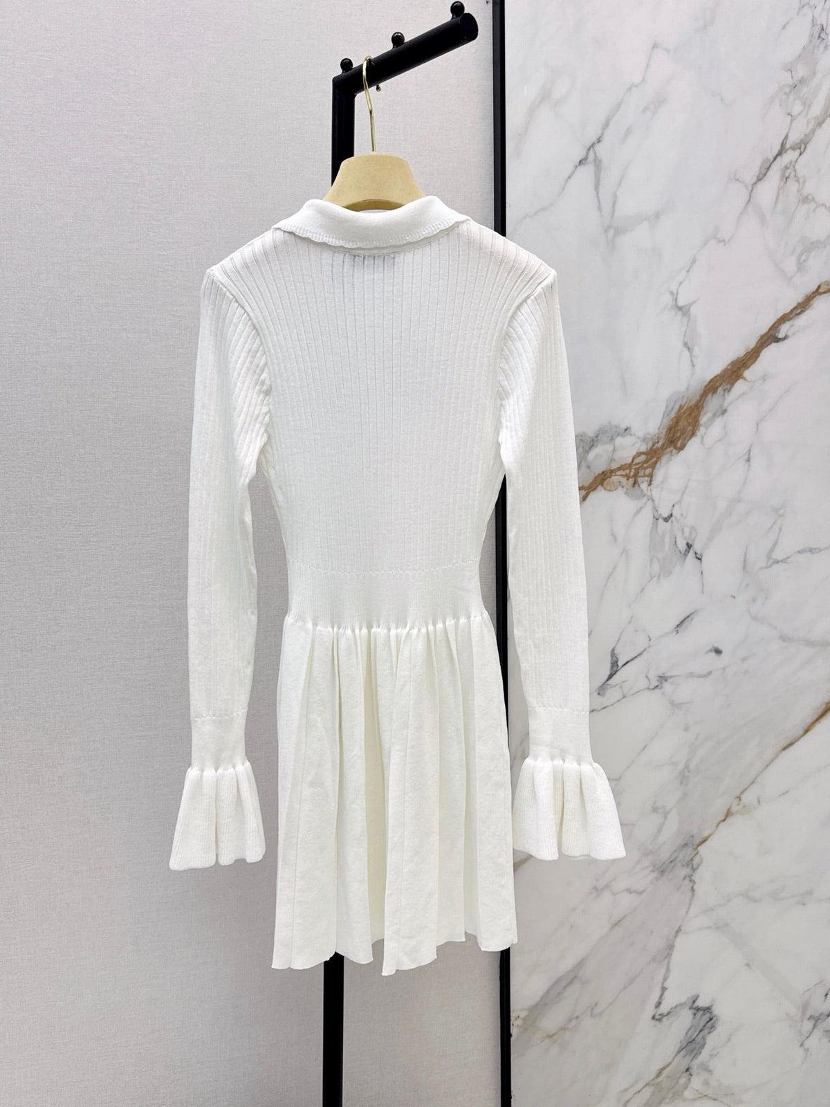 26 Fall/Winter Latest Slim-Fit Knit Dress with Age-Reducing Collared Design