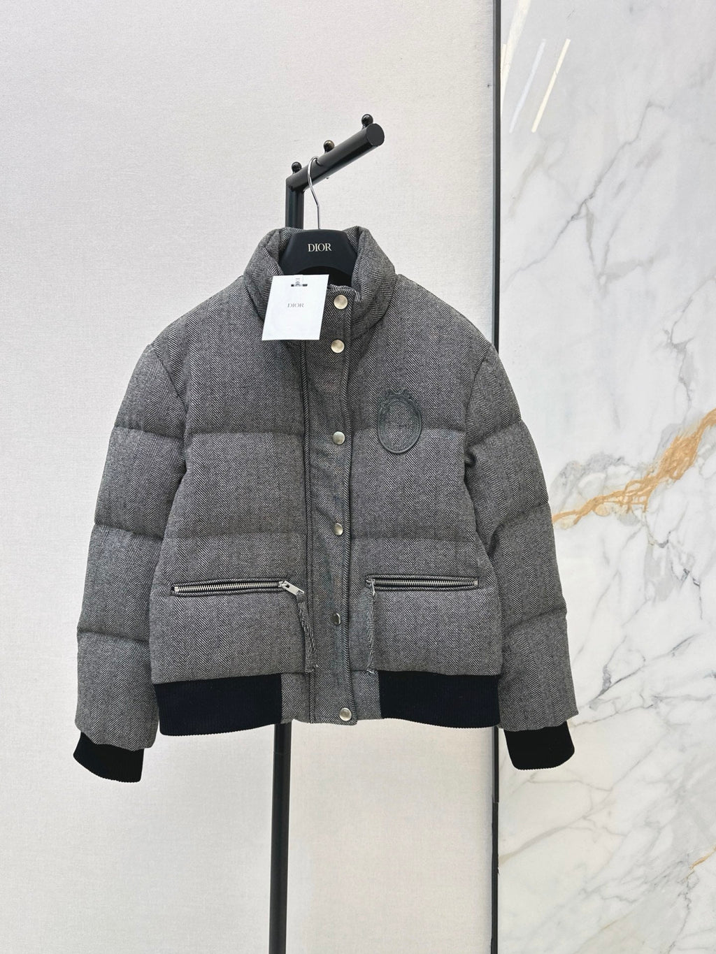 26 Fall/Winter Latest Stand Collar Down Jacket with Badge Embroidery Decoration