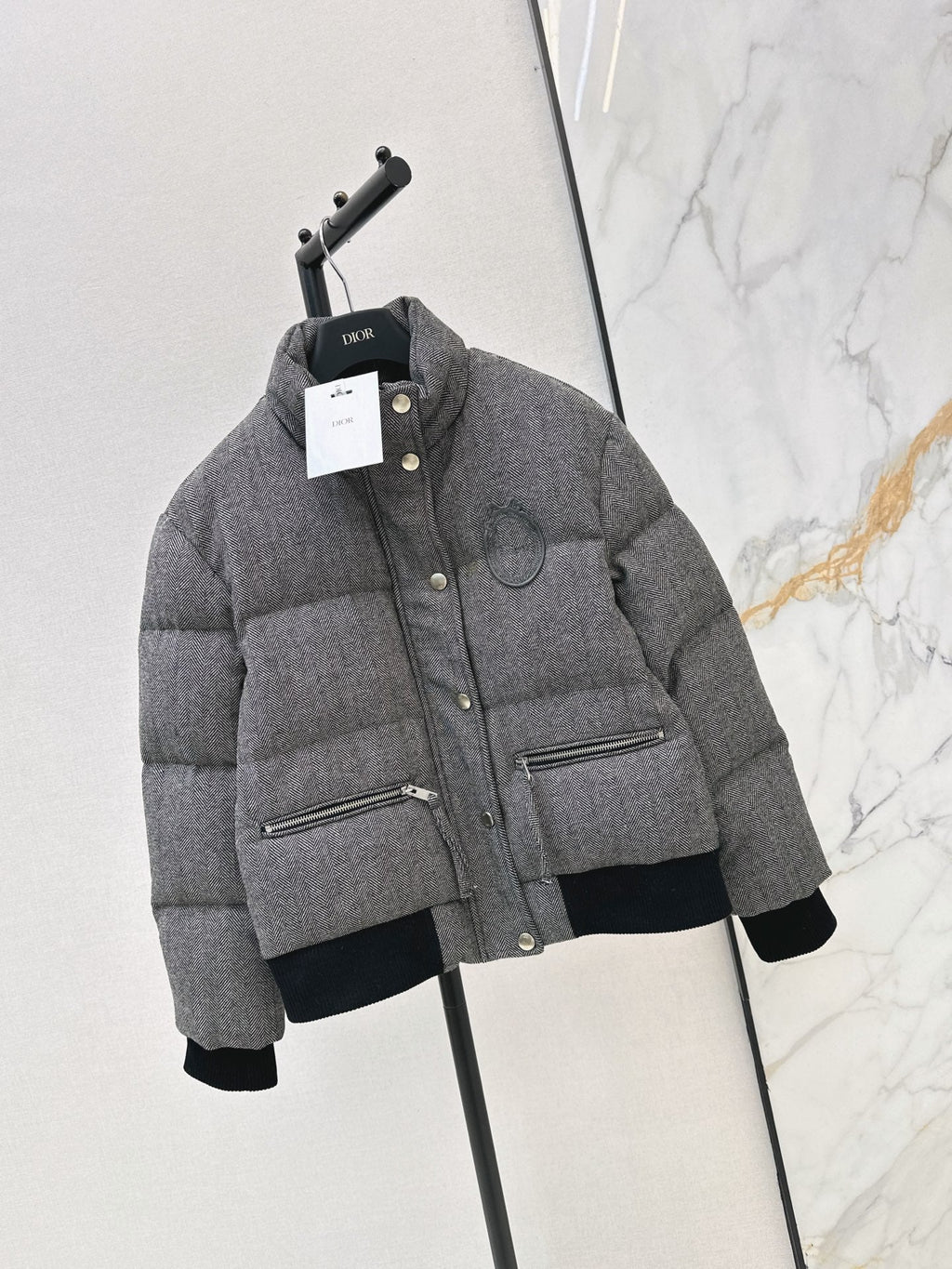 26 Fall/Winter Latest Stand Collar Down Jacket with Badge Embroidery Decoration