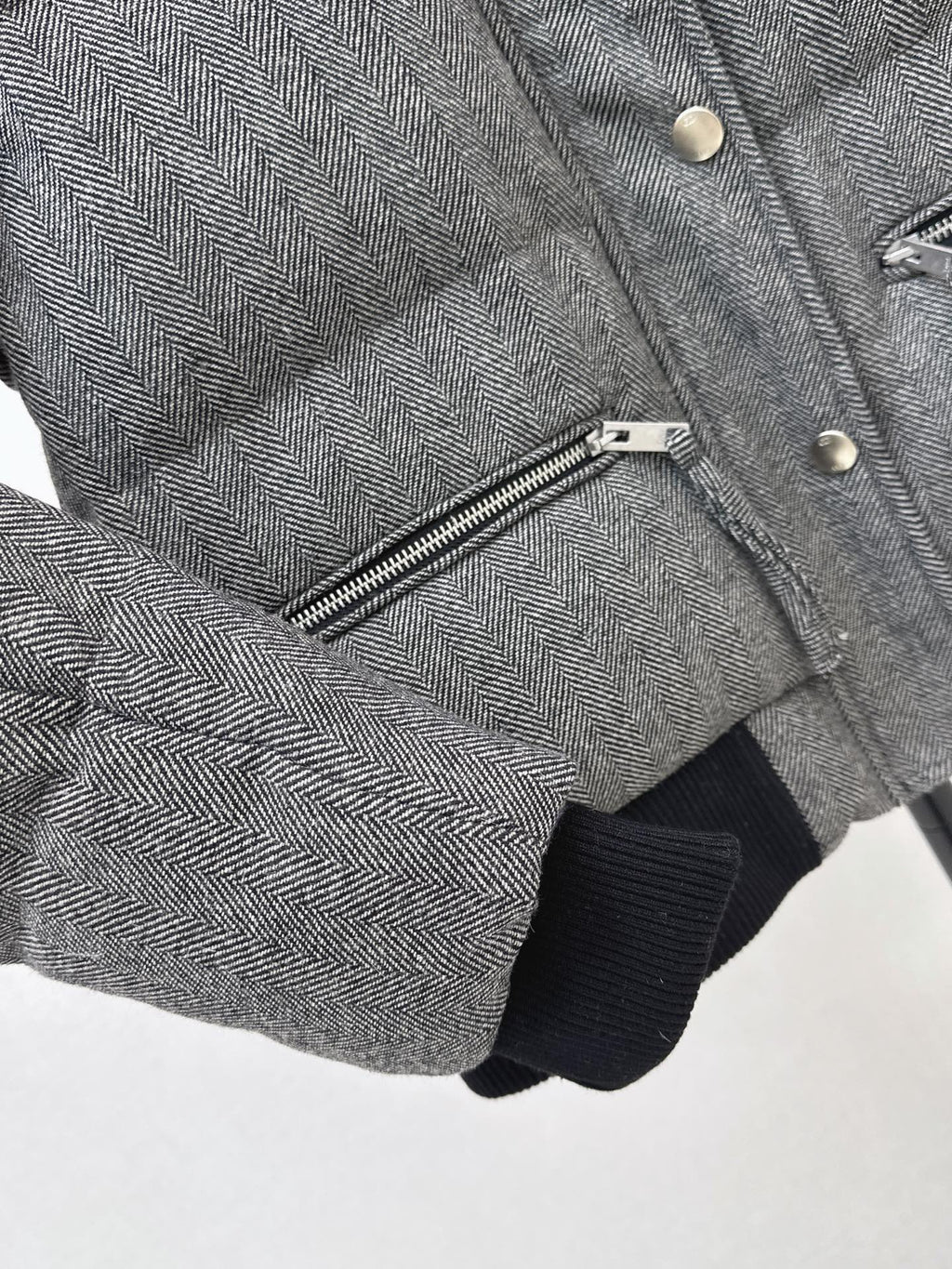 26 Fall/Winter Latest Stand Collar Down Jacket with Badge Embroidery Decoration
