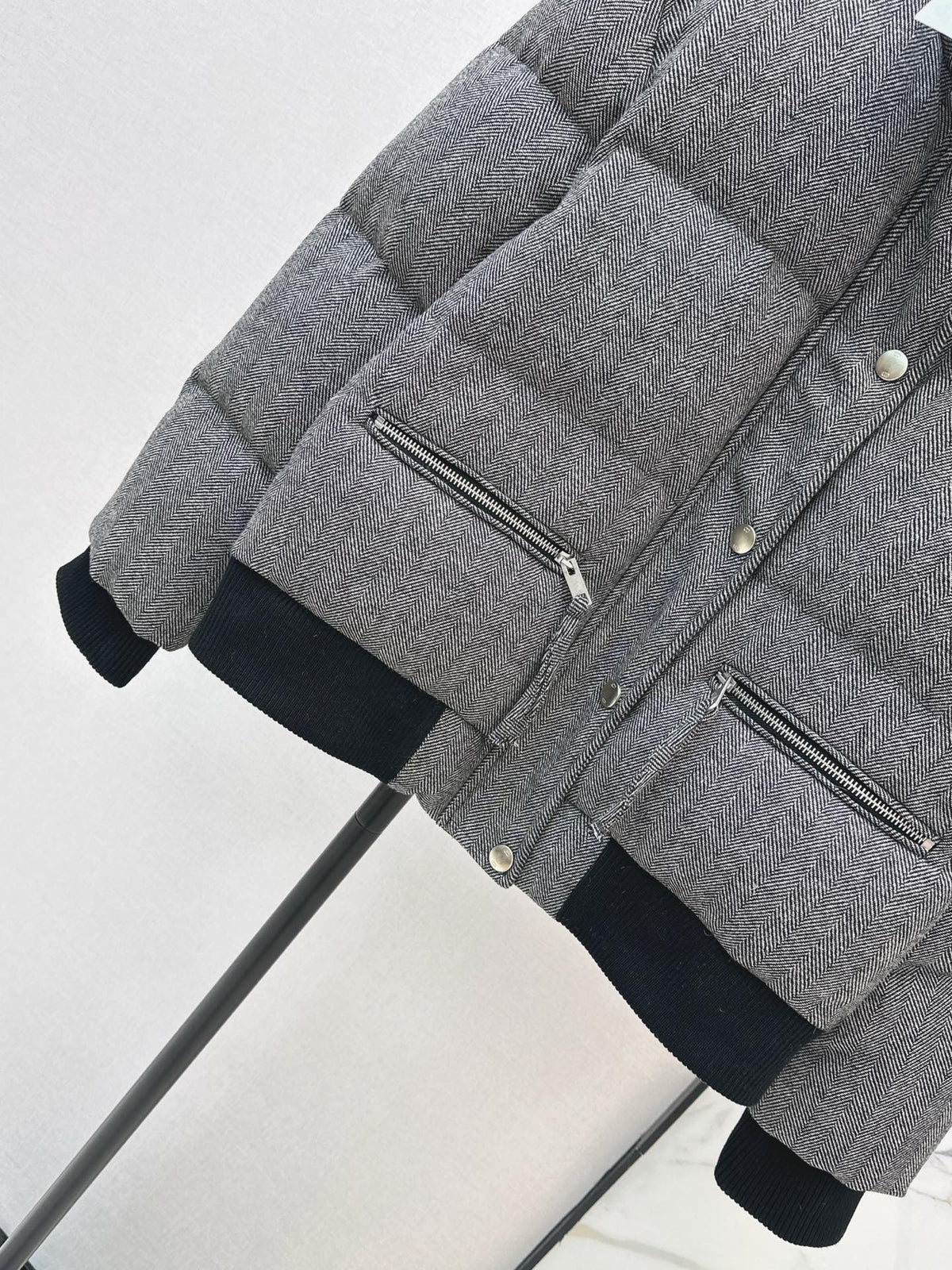26 Fall/Winter Latest Stand Collar Down Jacket with Badge Embroidery Decoration
