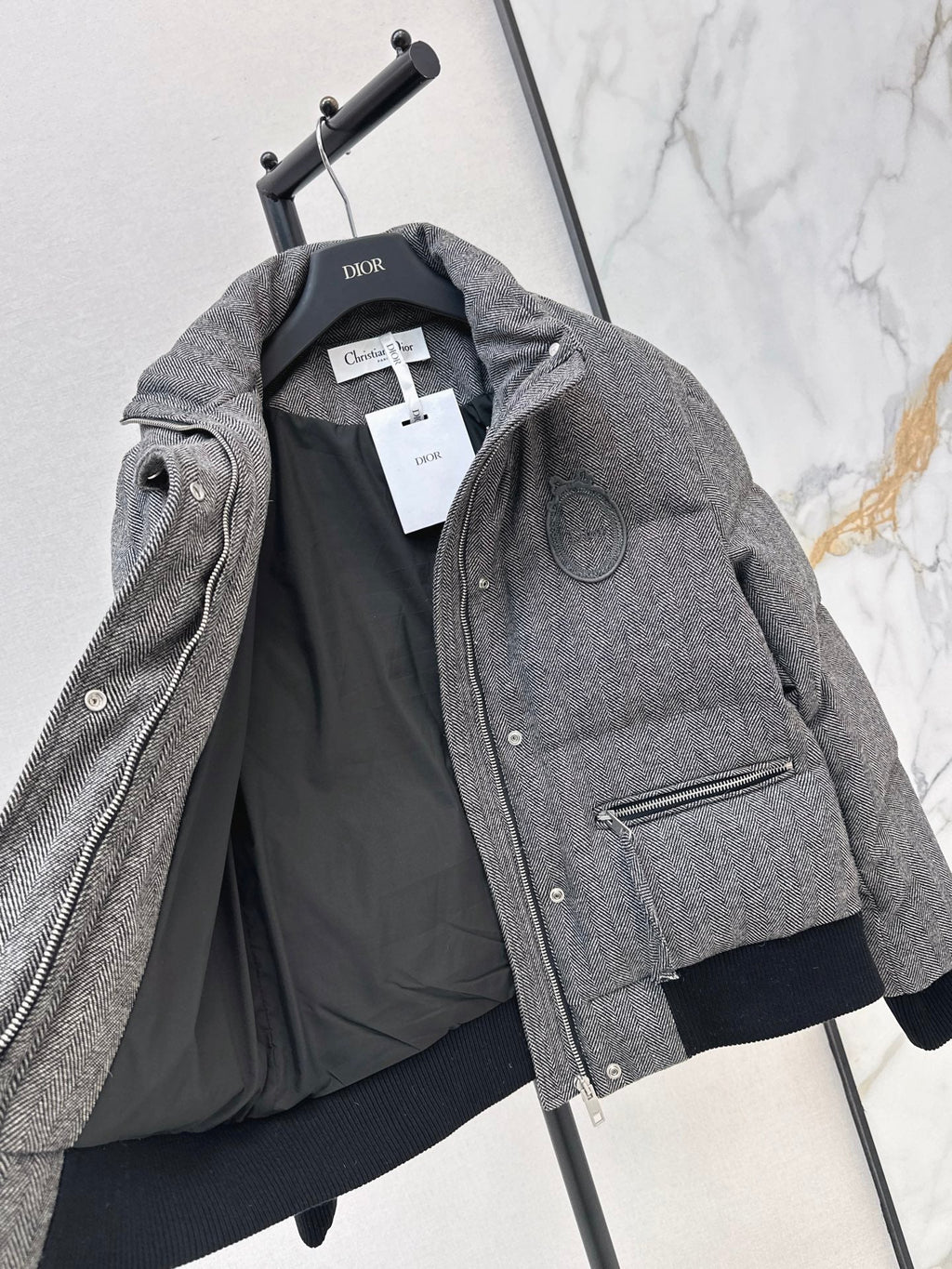 26 Fall/Winter Latest Stand Collar Down Jacket with Badge Embroidery Decoration