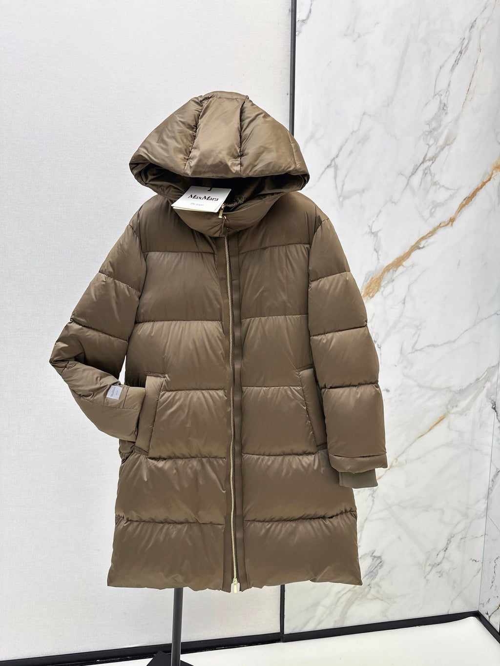 26 Fall/Winter New Simple Sleeve Badge Hooded Long Down Jacket