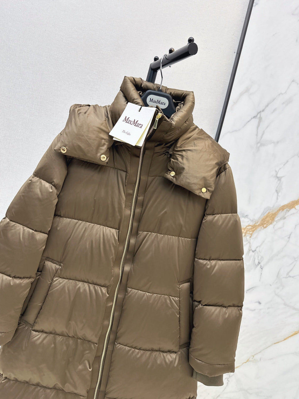 26 Fall/Winter New Simple Sleeve Badge Hooded Long Down Jacket