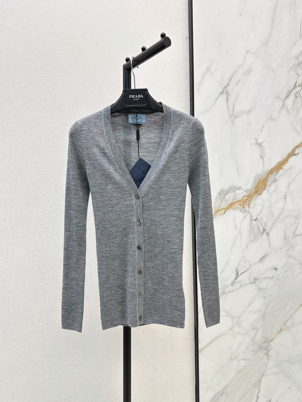26 Fall/Winter New Wave-Edged Grey Cashmere Cardigan