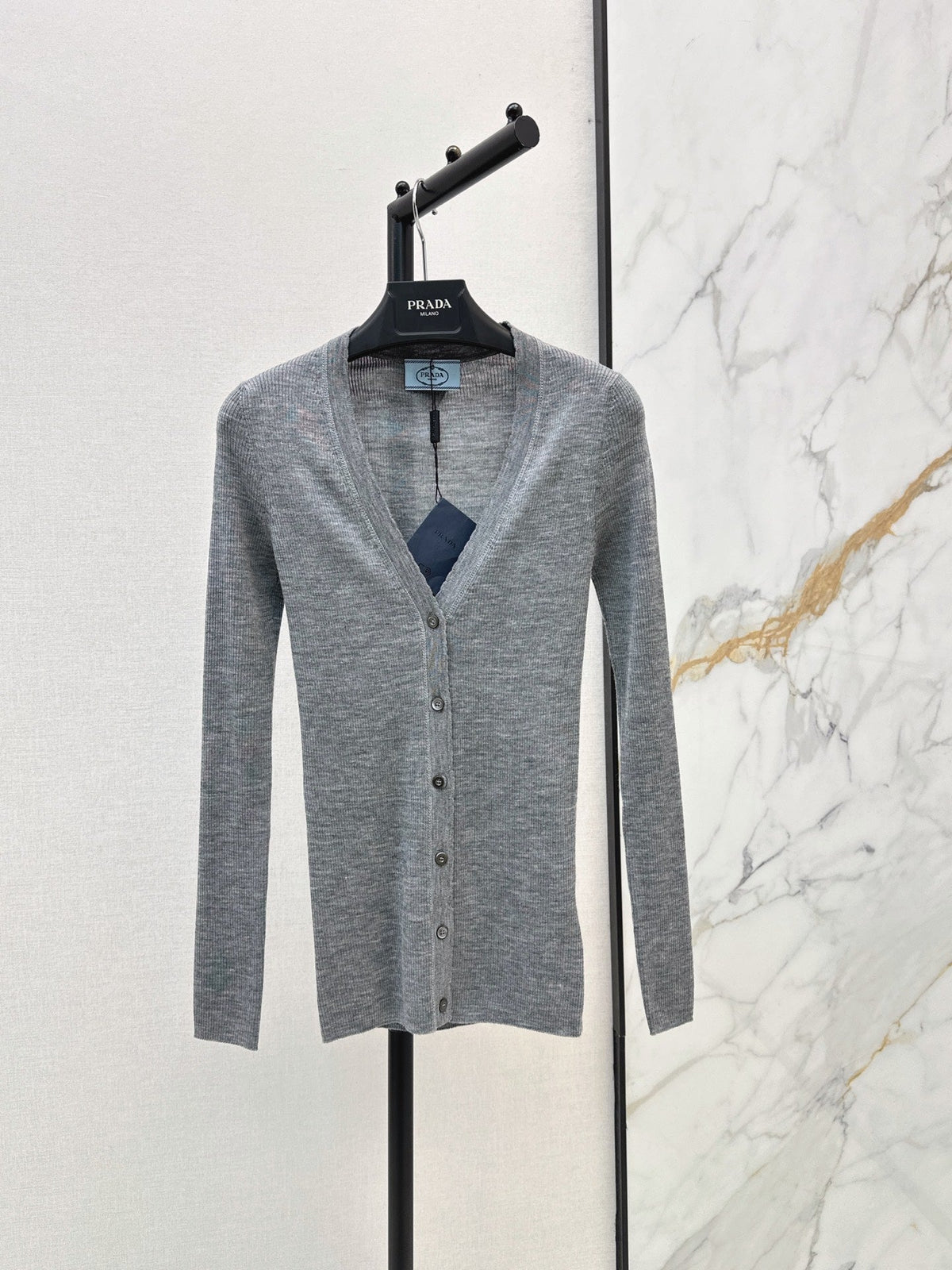 26 Fall/Winter New Wave-Edged Grey Cashmere Cardigan