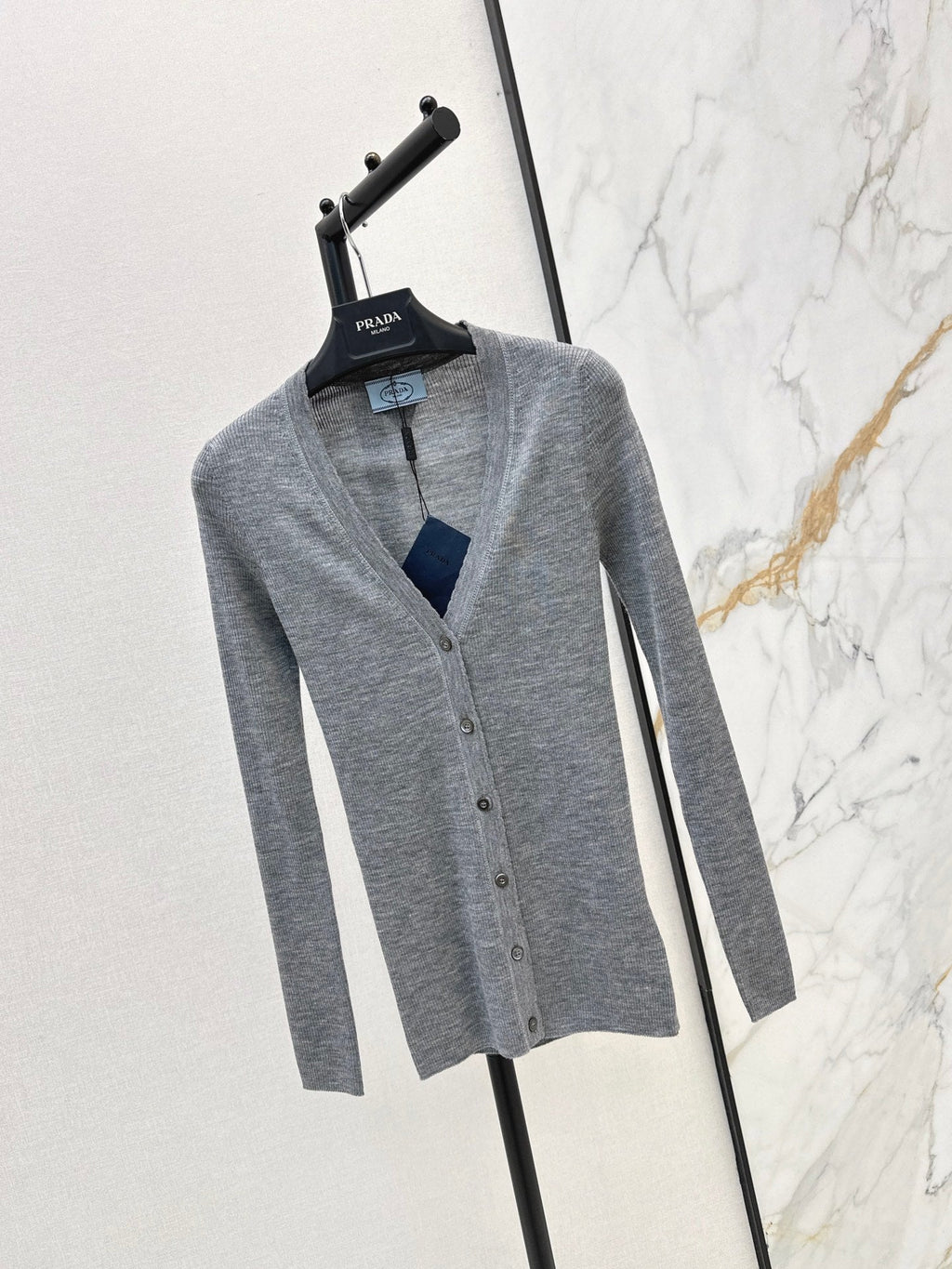 26 Fall/Winter New Wave-Edged Grey Cashmere Cardigan