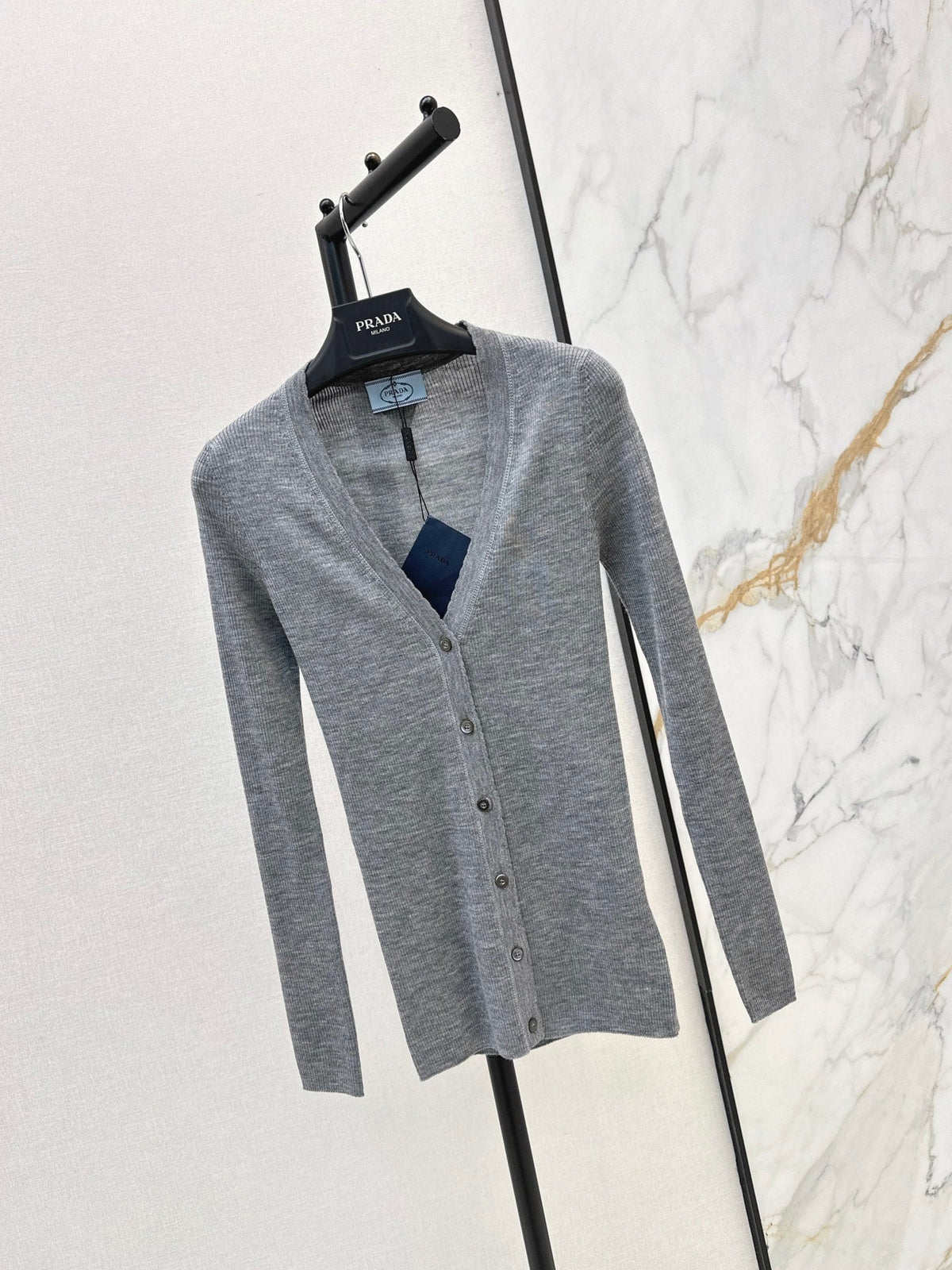 26 Fall/Winter New Wave-Edged Grey Cashmere Cardigan