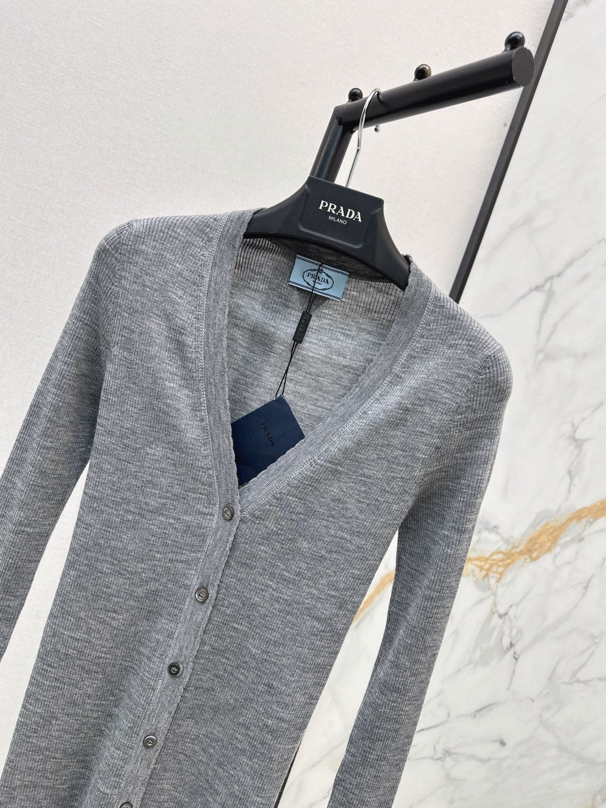 26 Fall/Winter New Wave-Edged Grey Cashmere Cardigan