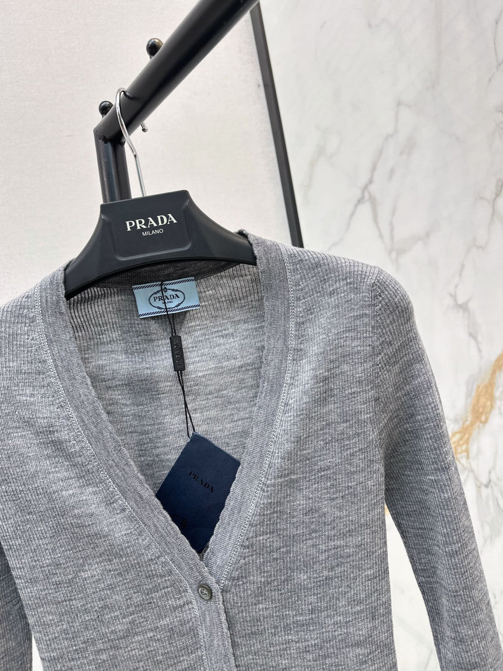 26 Fall/Winter New Wave-Edged Grey Cashmere Cardigan