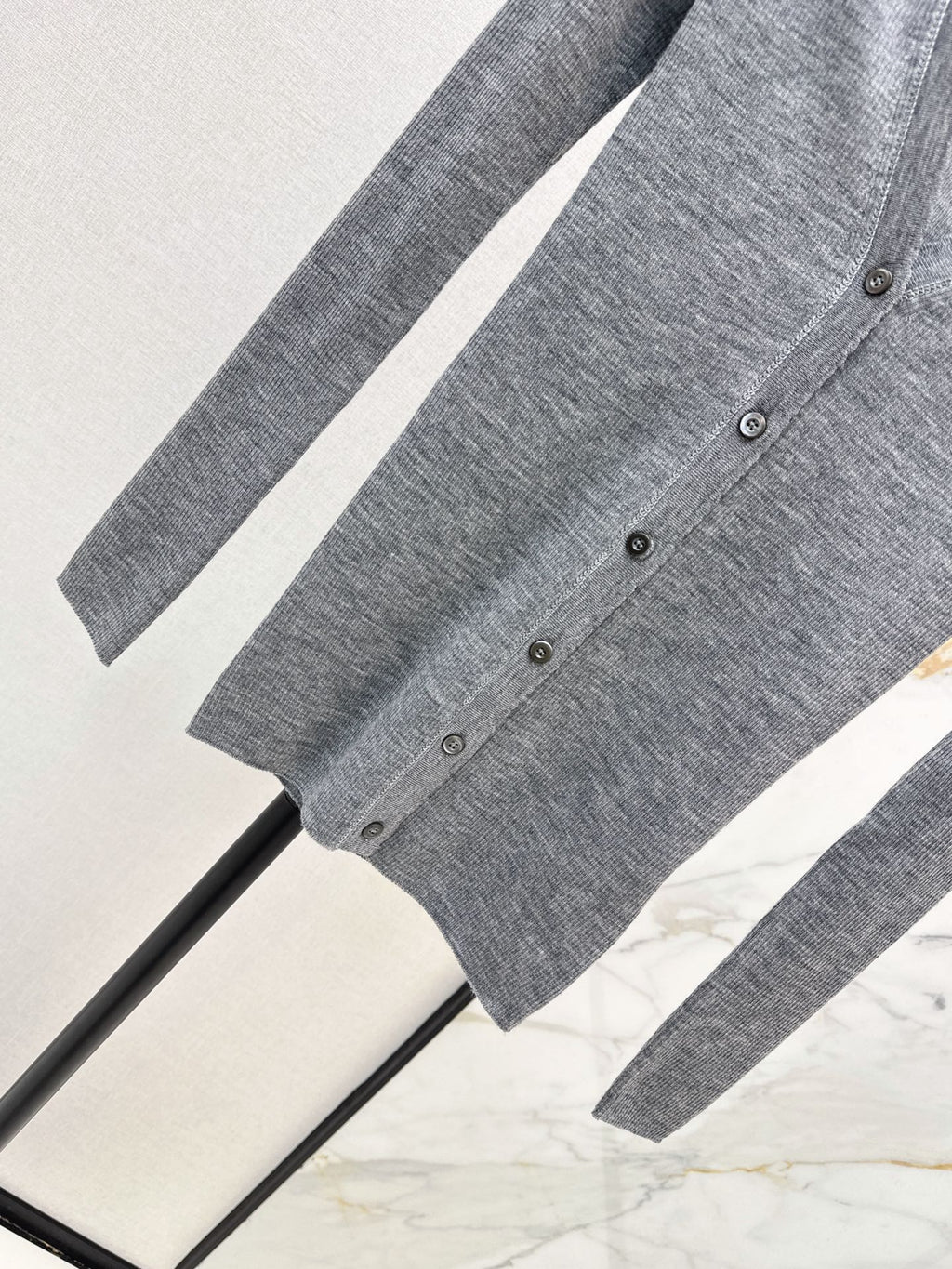 26 Fall/Winter New Wave-Edged Grey Cashmere Cardigan