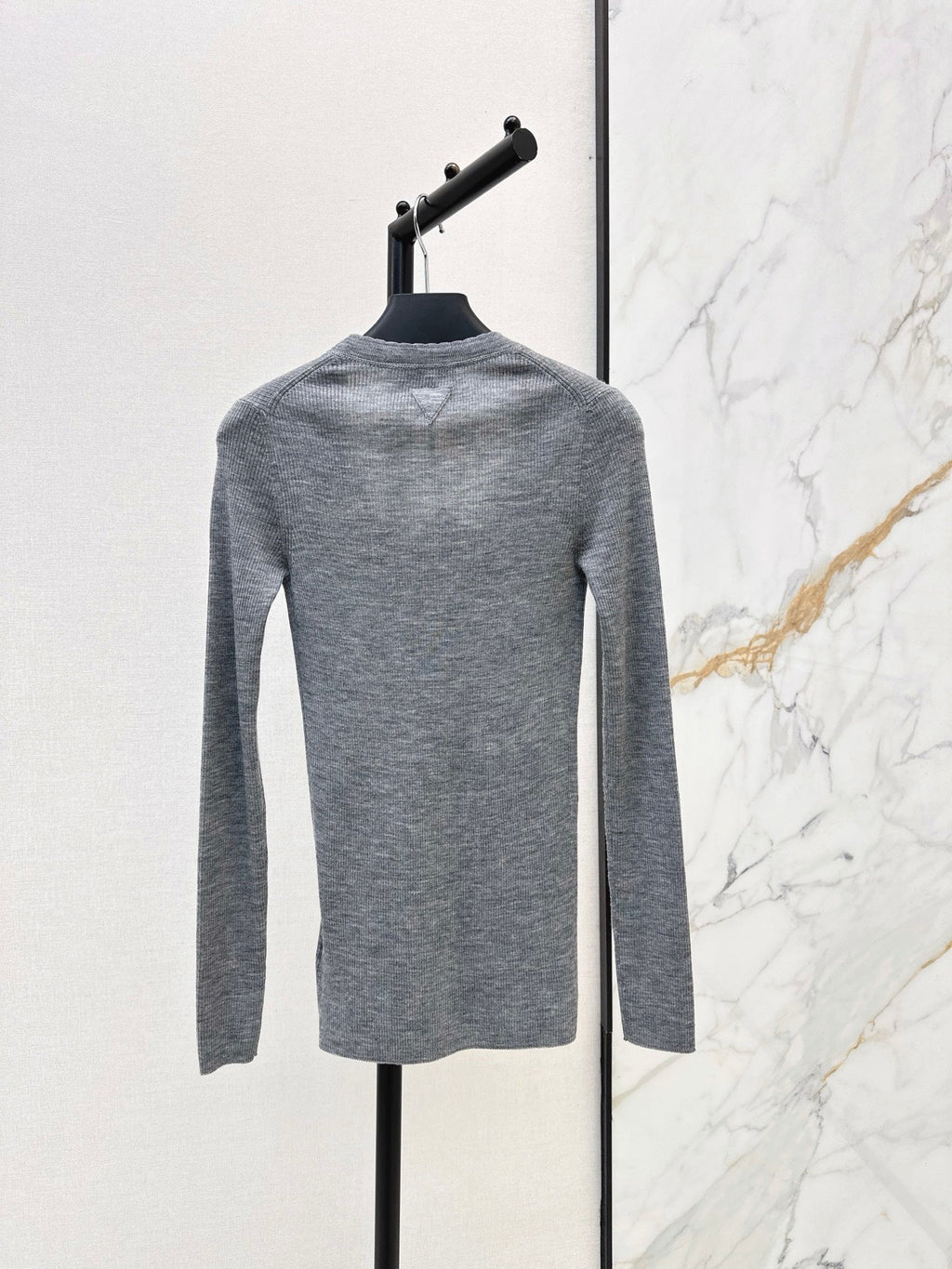 26 Fall/Winter New Wave-Edged Grey Cashmere Cardigan
