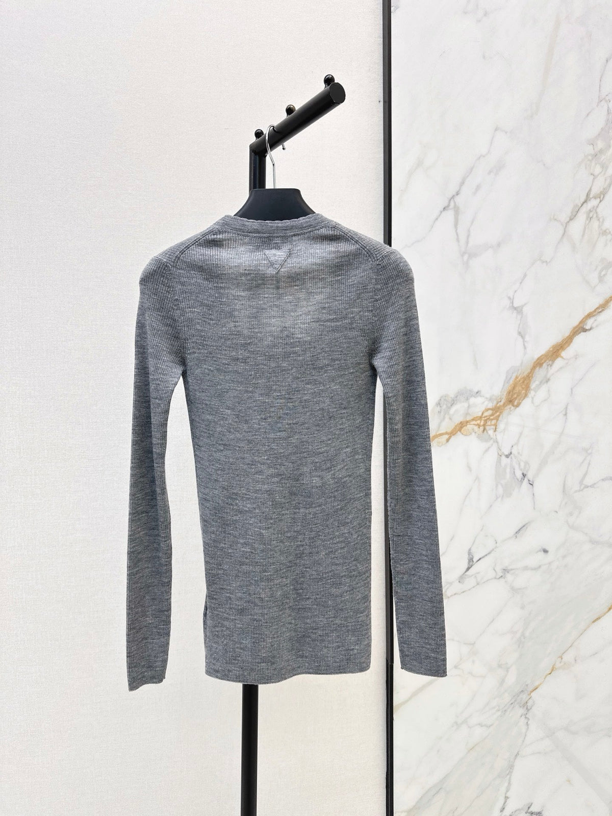 26 Fall/Winter New Wave-Edged Grey Cashmere Cardigan