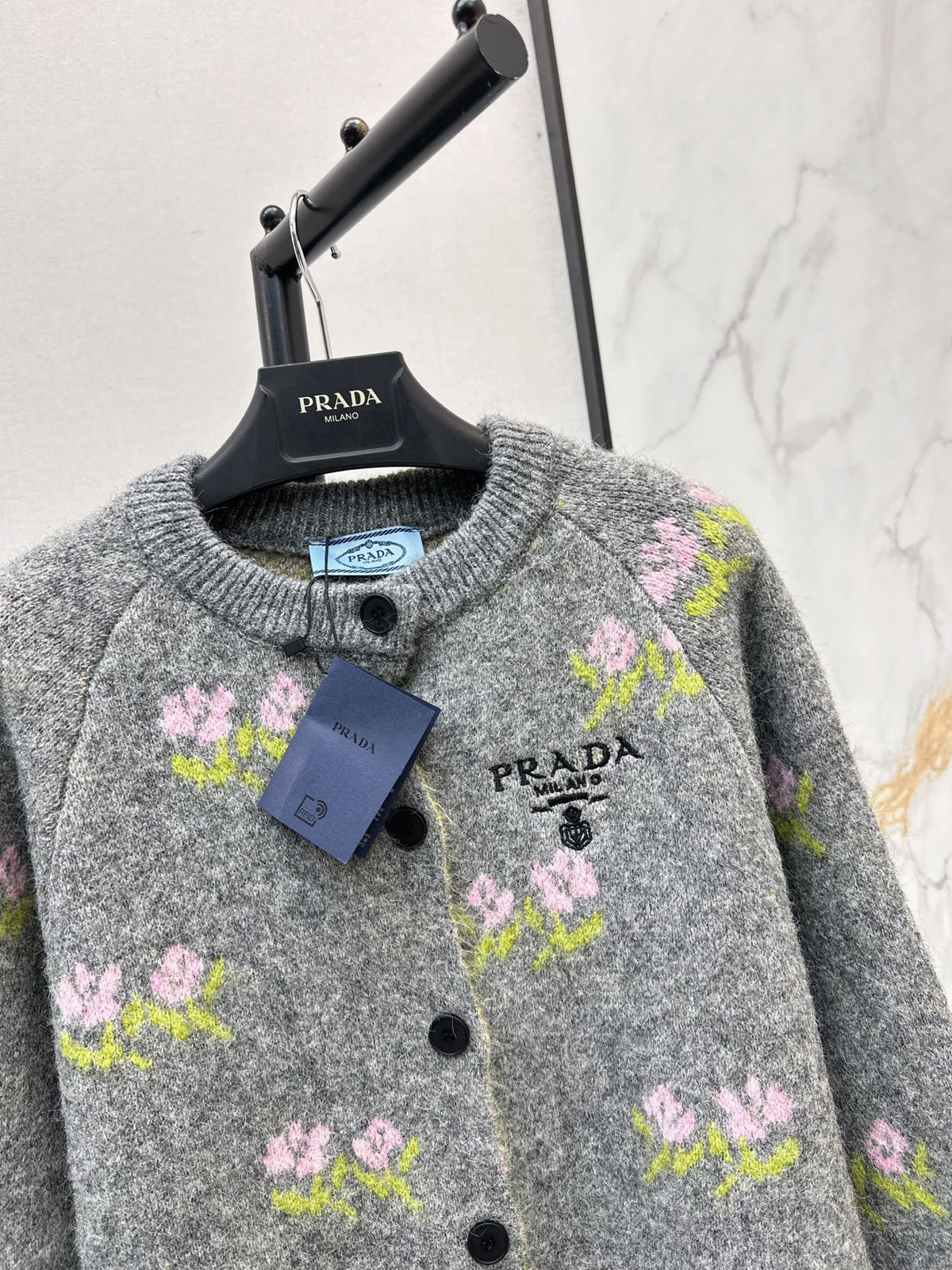 26 Fall/Winter Latest Floral Jacquard Wool Cardigan