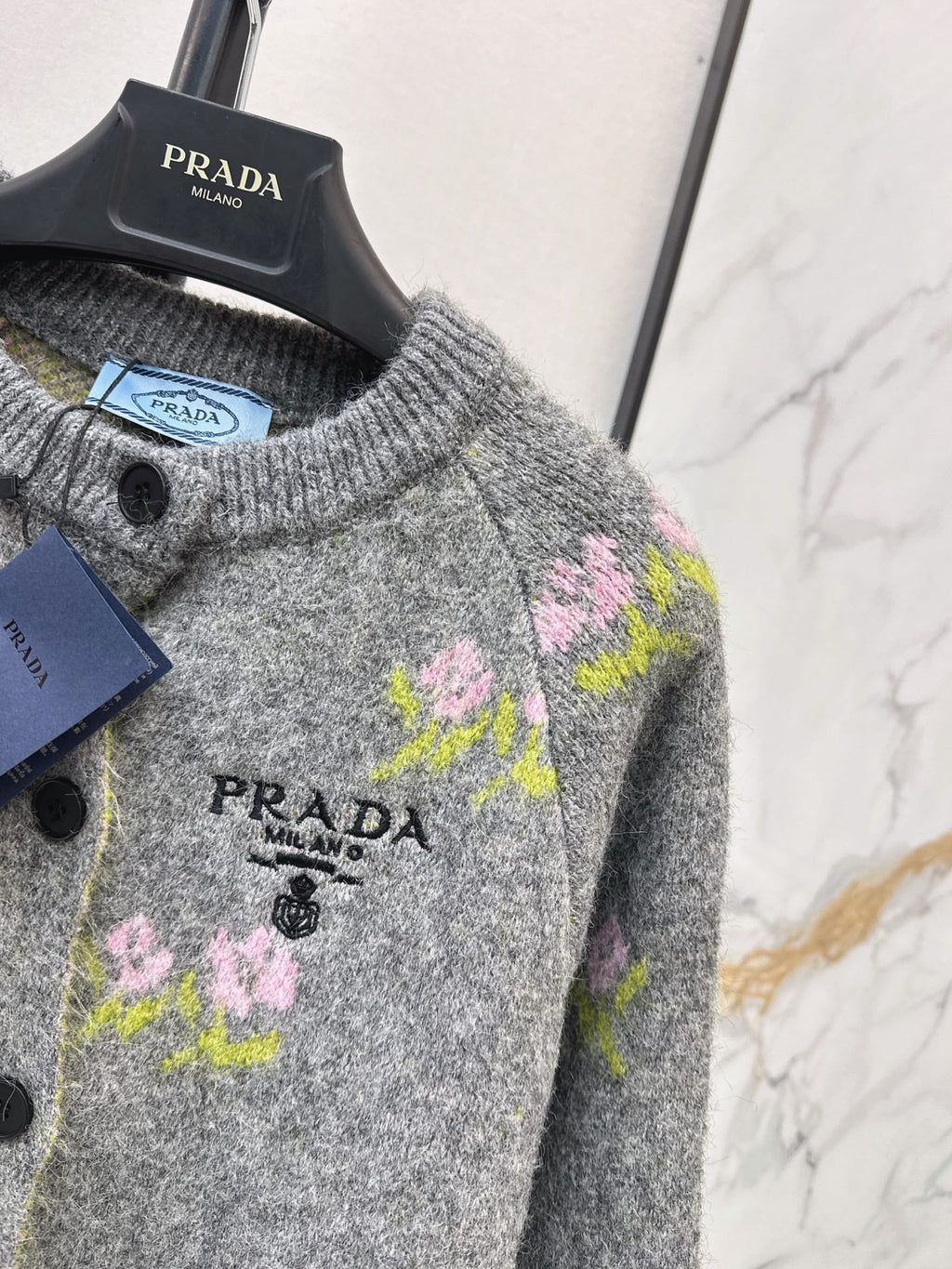 26 Fall/Winter Latest Floral Jacquard Wool Cardigan