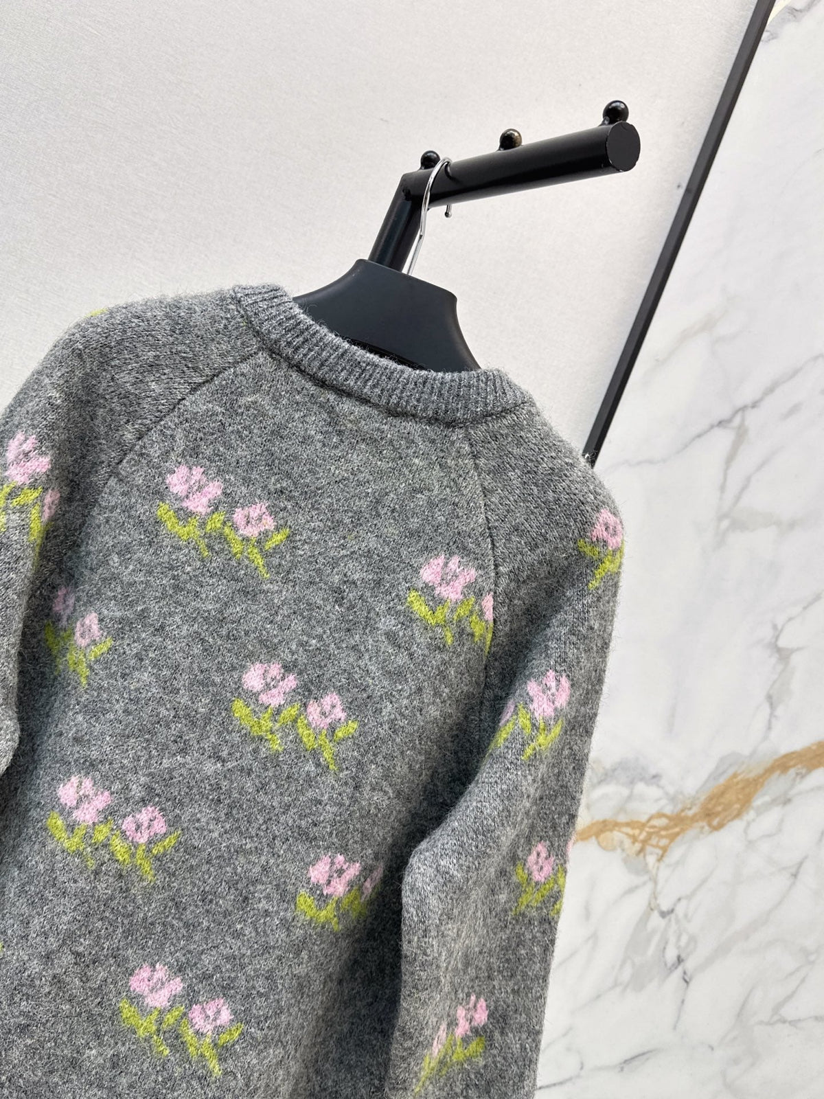 26 Fall/Winter Latest Floral Jacquard Wool Cardigan