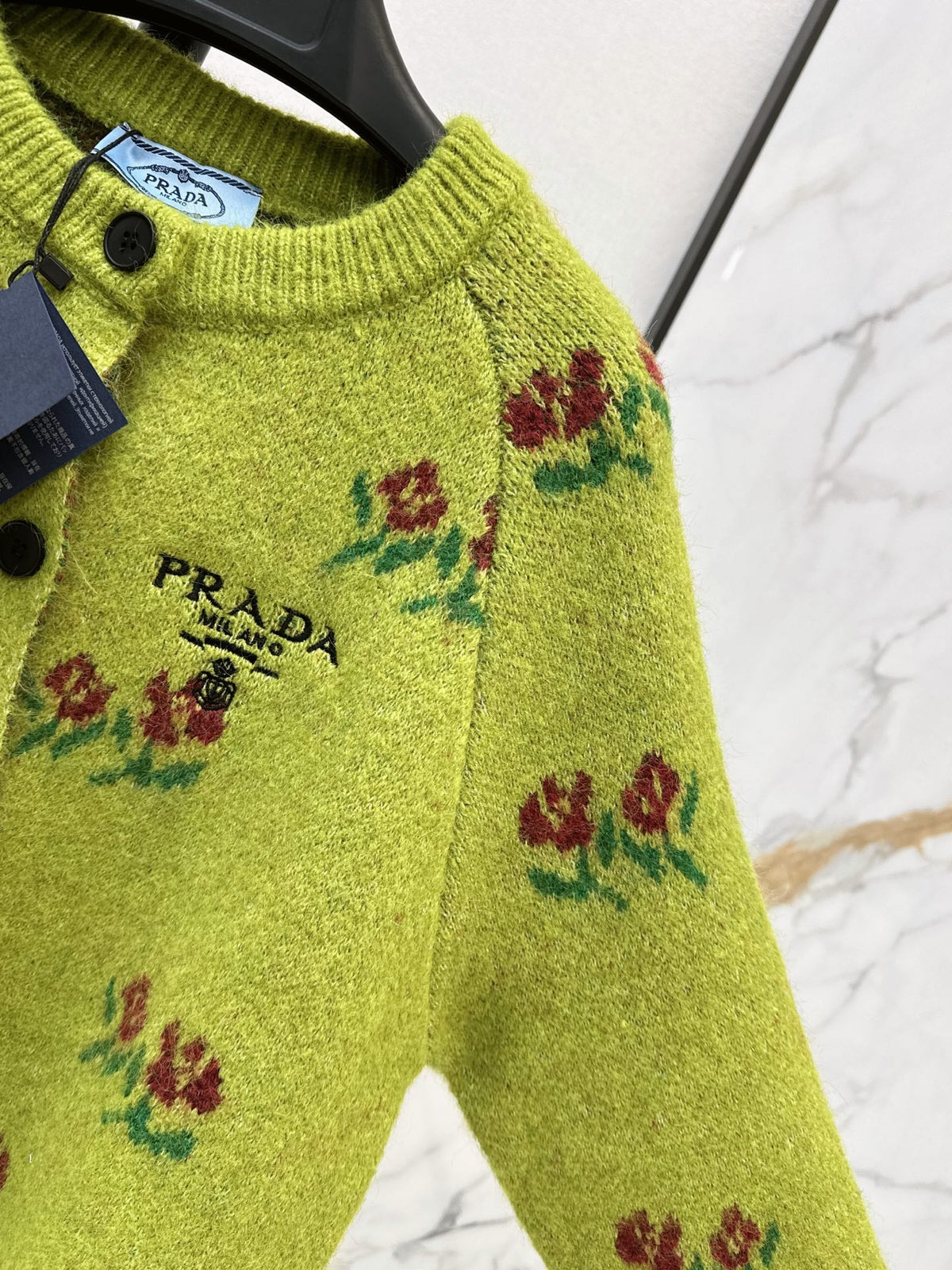 26 Fall/Winter Latest Floral Jacquard Wool Cardigan