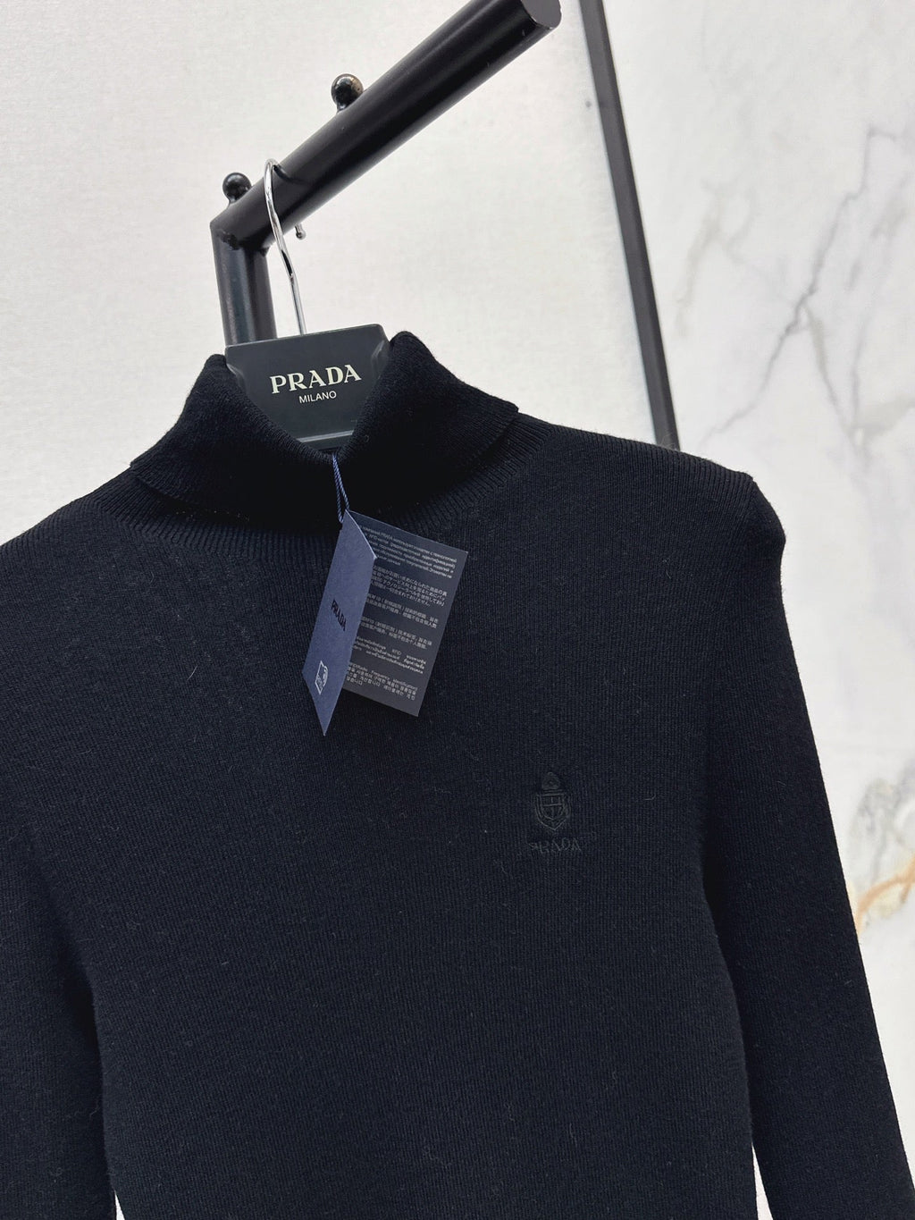 26 Fall/Winter Latest Small Logo Embroidered Wool Turtleneck Top