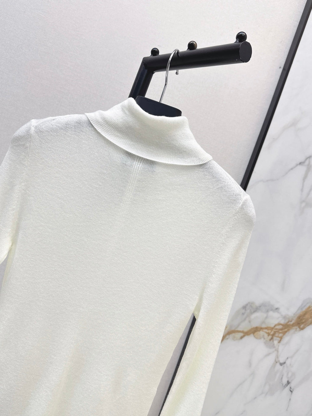26 Fall/Winter Latest Small Logo Embroidered Wool Turtleneck Top