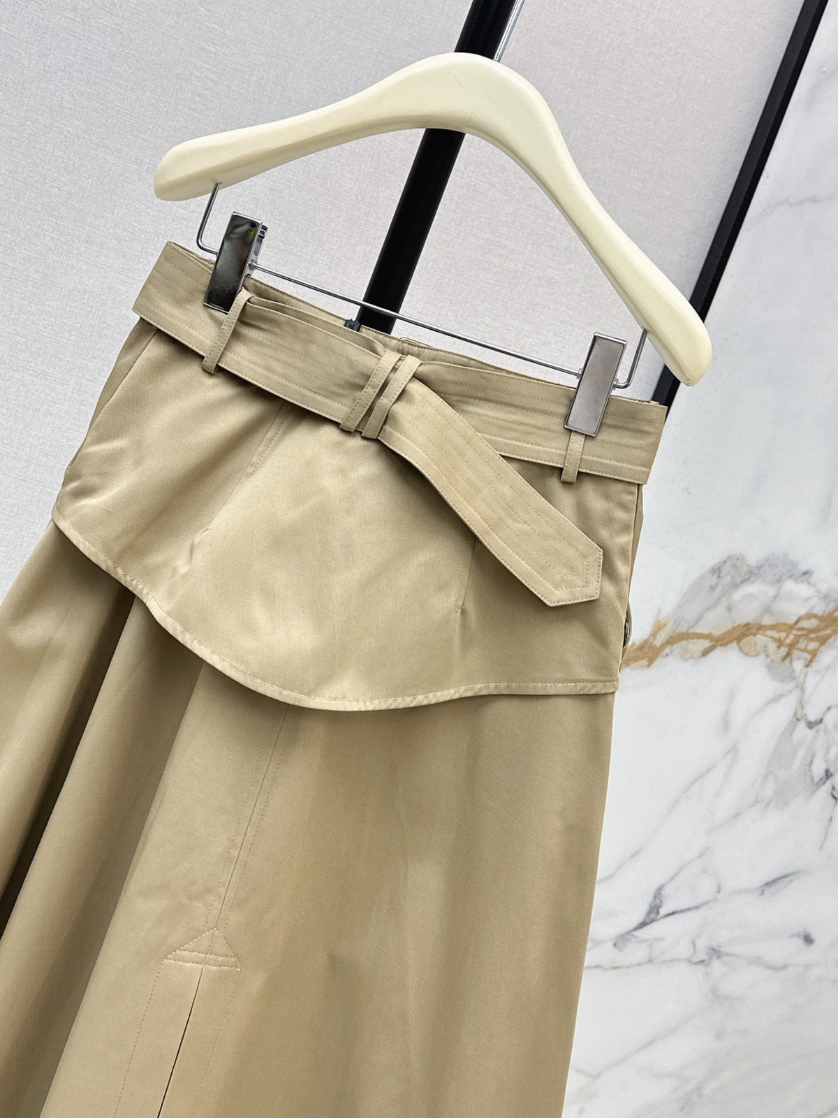 26 Fall/Winter Latest Irregular Cut High-Waist Skirtc