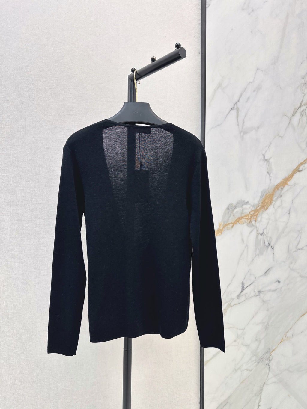 26 Fall/Winter Latest Diamond Knot V-Neck Knit Top
