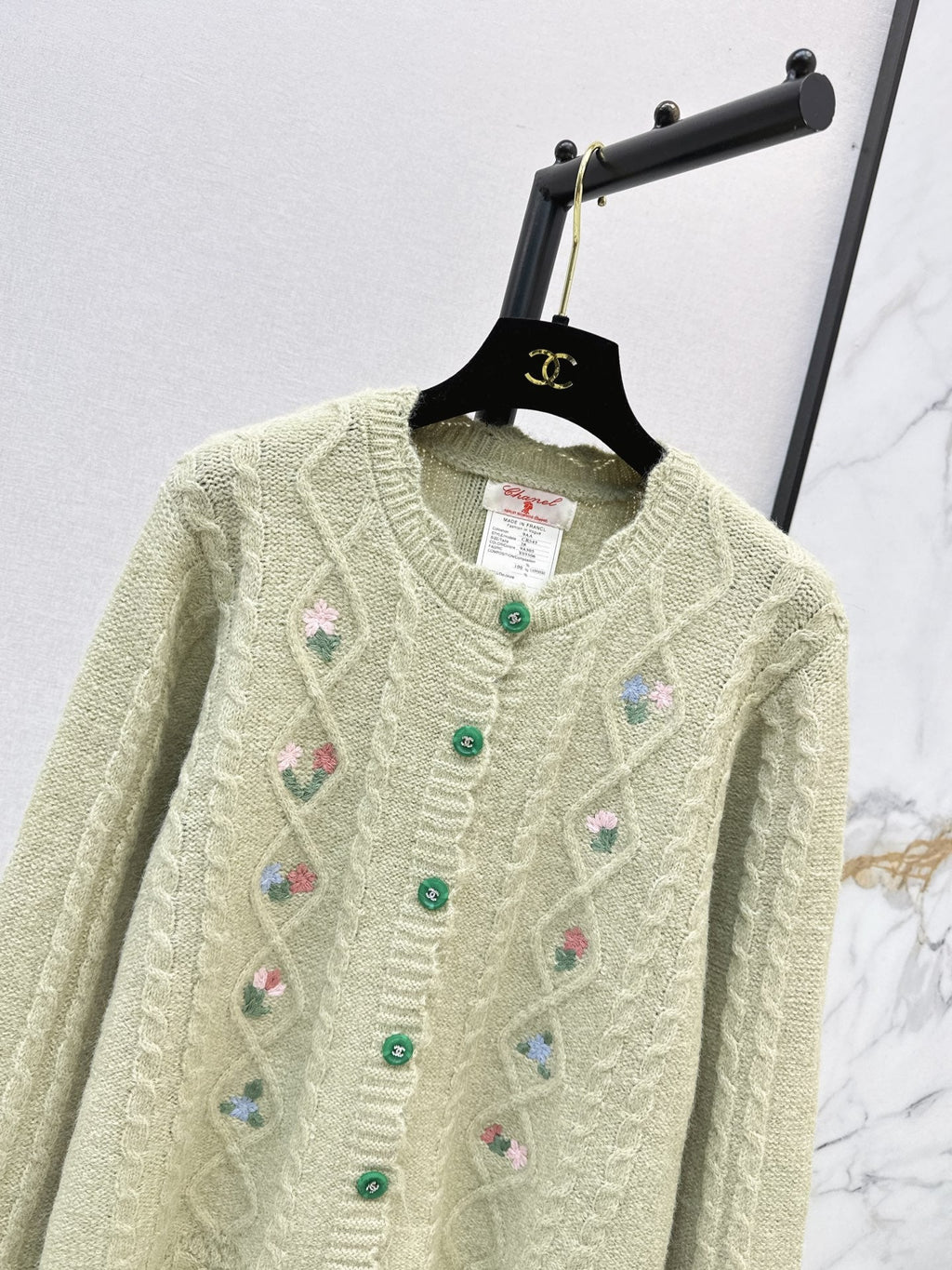 26 Autumn/Winter Latest Flower Embroidered Knit Cardigan