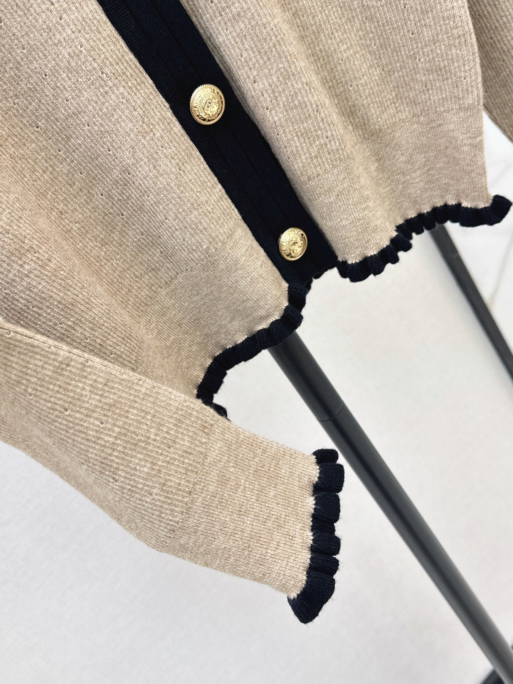 26 Early Autumn Latest Color-Block Trim Crew Neck Knit Cardigan