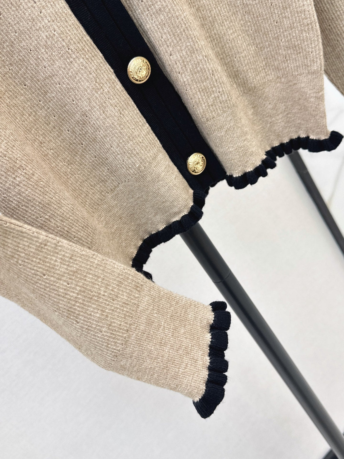 26 Early Autumn Latest Color-Block Trim Crew Neck Knit Cardigan