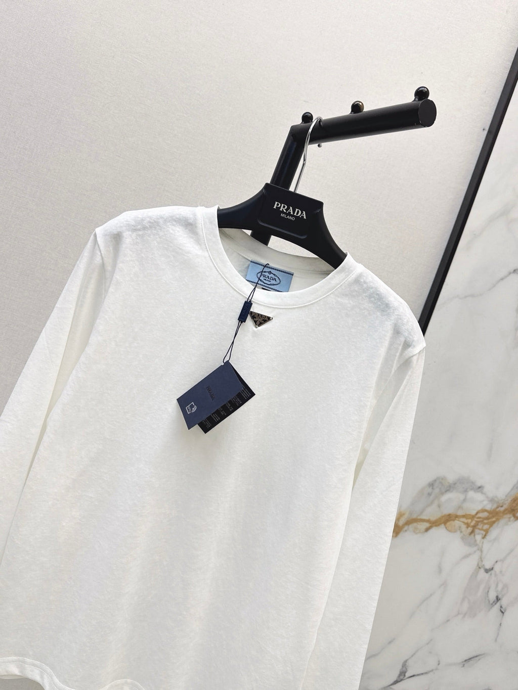 26 Fall/Winter Latest Triangle Logo Long-Sleeve White T-Shirt