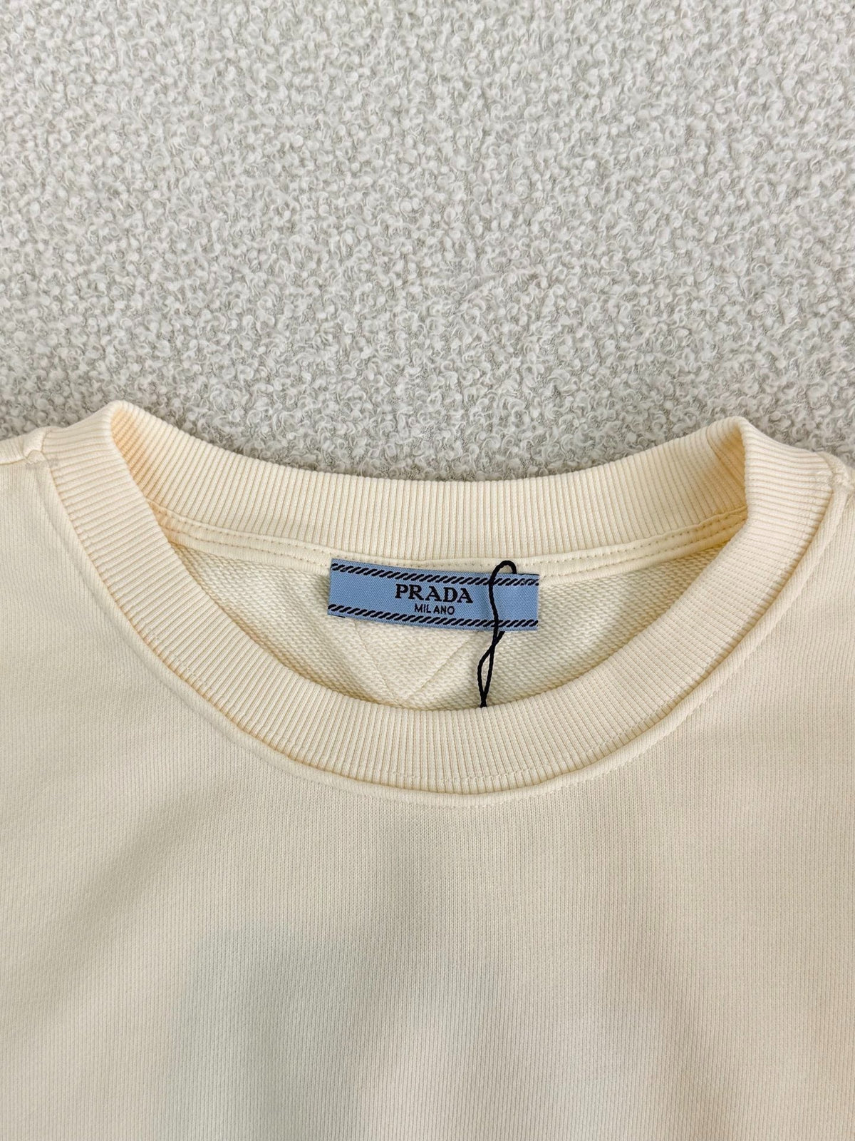 Creamy yellow simple short-sleeved shirt