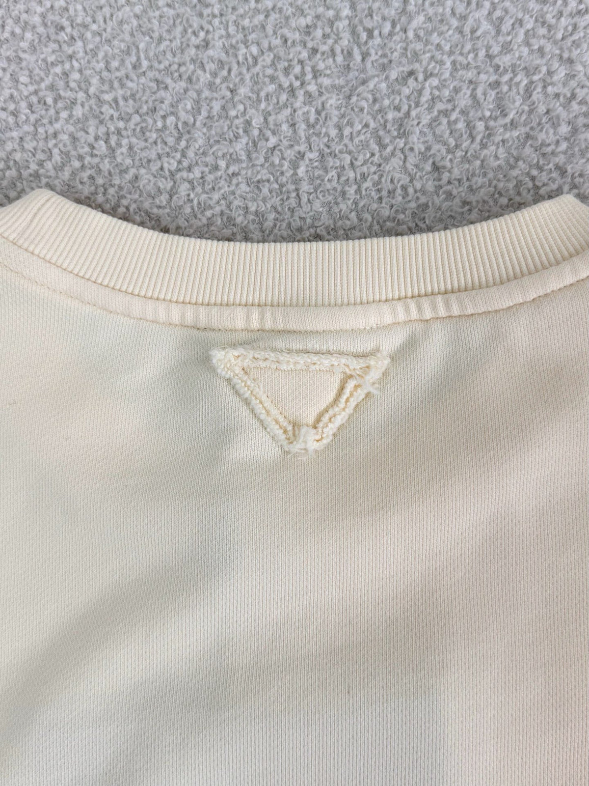 Creamy yellow simple short-sleeved shirt