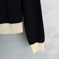Chanel / 26 Early Autumn New Classic Black and White Contrast Knit Sweater